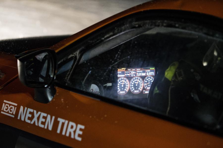 Детали интерьера Toyota GT 86-X 2016 года  (фото 7 из 8)
